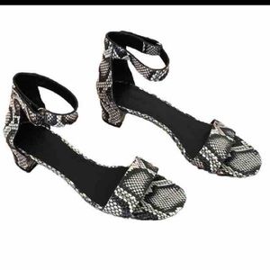 Vince Cuoio Ankle Strap Block Heel Open Toe Sandals Black White Snakeskin Size 8